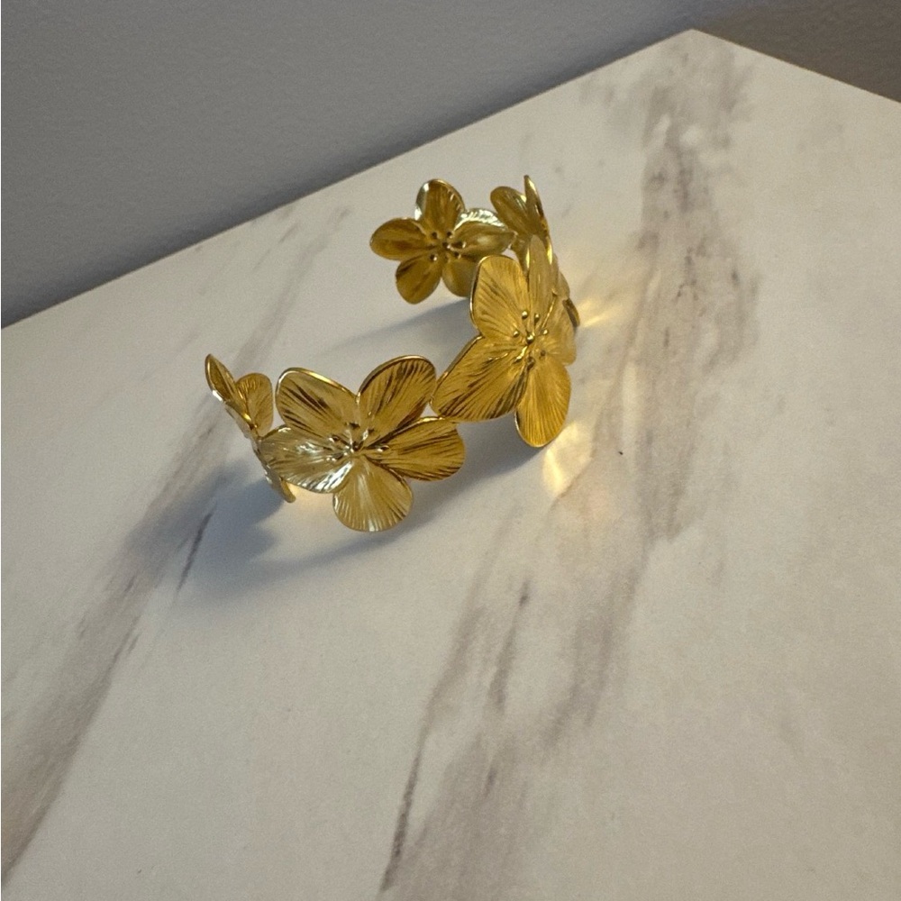 NWOT Floral Gold Cuff Bracelet KC Chic